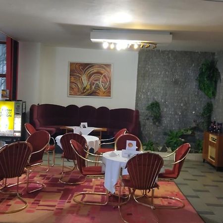 Hotel Apollo วาลาชเก เมซิริชี ภายนอก รูปภาพ