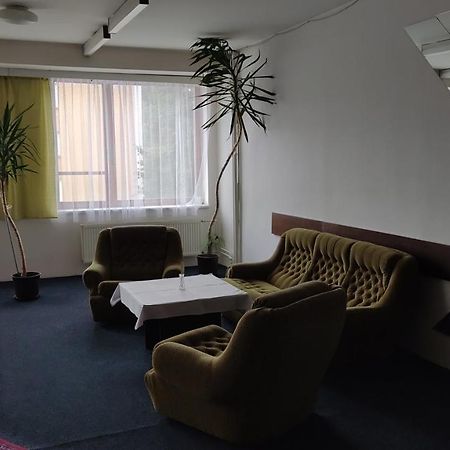 Hotel Apollo วาลาชเก เมซิริชี ภายนอก รูปภาพ