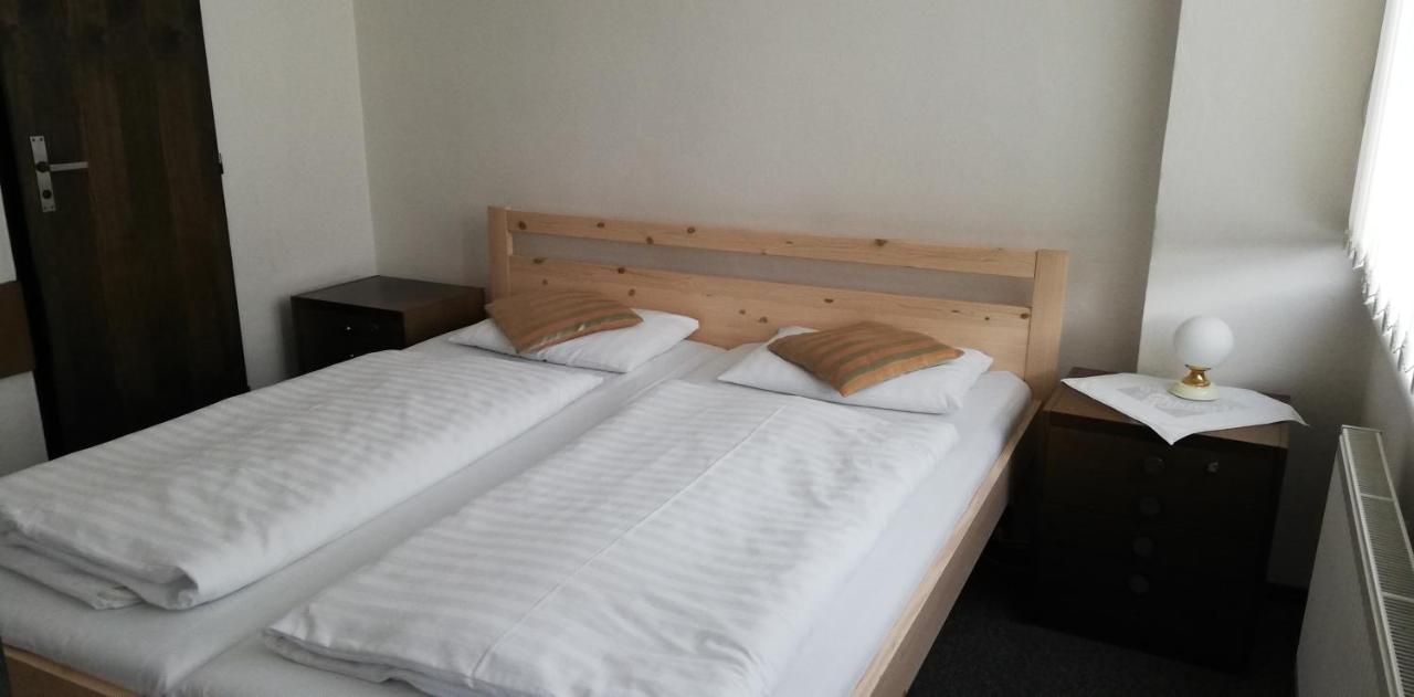 Hotel Apollo วาลาชเก เมซิริชี ภายนอก รูปภาพ