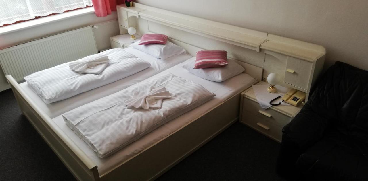 Hotel Apollo วาลาชเก เมซิริชี ภายนอก รูปภาพ